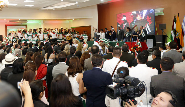 Correa forma su bastión desde Manabí