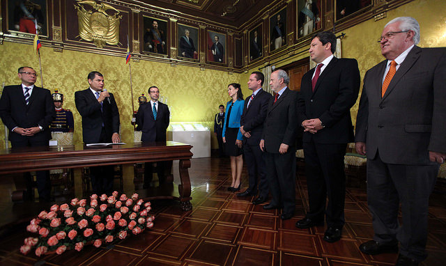 Presidente Correa posesiona a cinco ministros