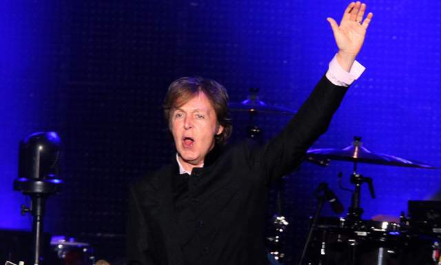 Paul McCartney sorprende a los asistentes a su concierto en Brasil