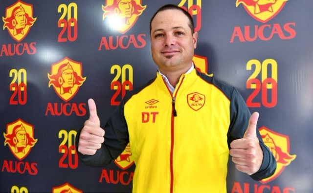 Aucas confirma la salida Máximo de Villafañe como su DT