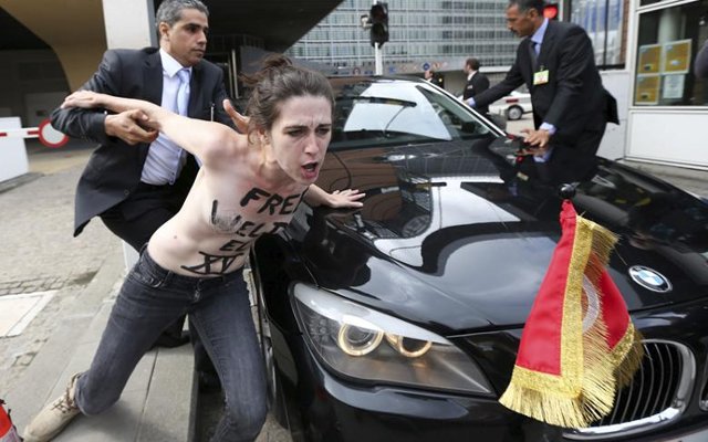 Activistas de Femen en Túnez se disculpan por mostrar sus pechos