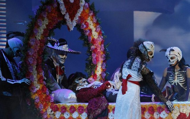 Gloria Trevi emula provocativa actuación de hace 20 años en Viña del Mar