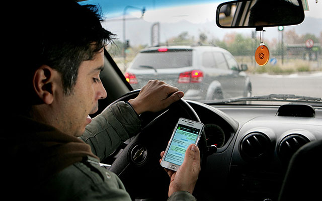 Operativos en Quito contra conductores que usen celular