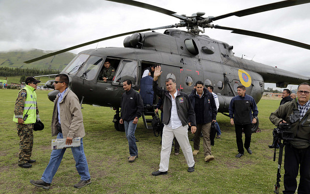 Presidente Correa recibe amenaza contra su vida y suspende actividad en Tabacundo