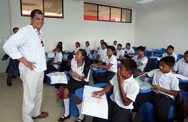 Correa inaugura año lectivo Sierra-Amazonia desde Sucumbíos