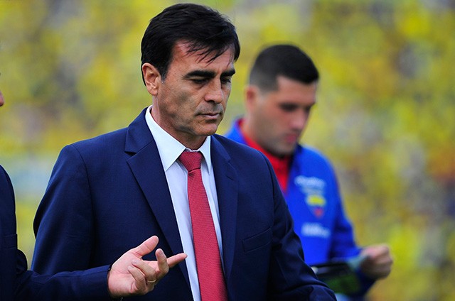 Gustavo Quinteros se queda sin equipo