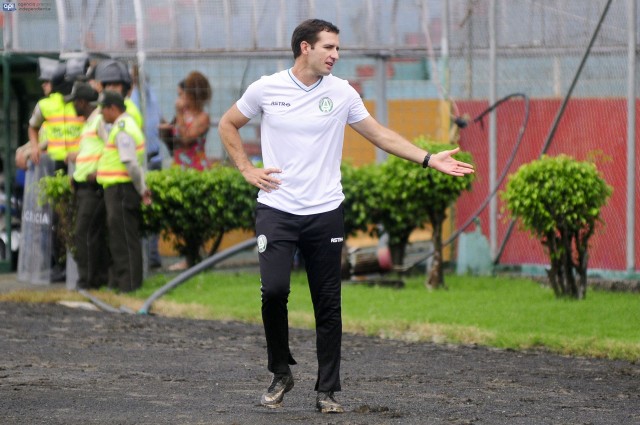 América de Quito ratifica al entrenador Francisco Correa