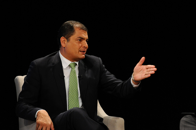 Correa no concuerda con libro que niega intento de golpe de estado el 30S