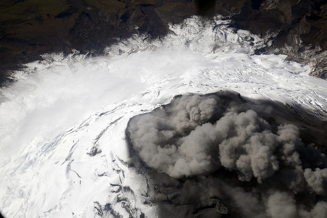 Autoridades mantienen alerta amarilla en el Cotopaxi tras sobrevuelo