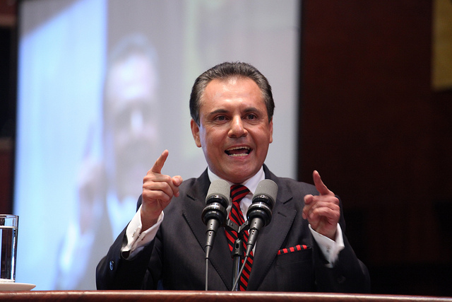 Ordenan prisión preventiva para Carlos Ochoa