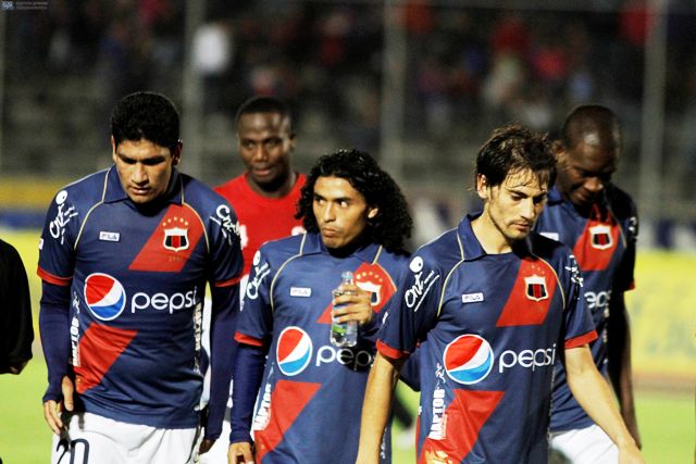 Deportivo Quito espera solucionar su crisis para viajar a Guayaquil