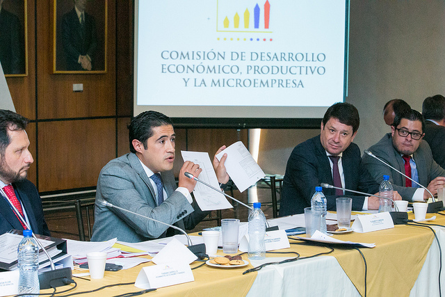 FMI prevé que economía de Ecuador decrecerá en un 0,5%