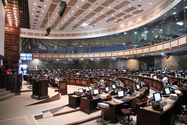 Acalorado debate sobre las enmiendas constitucionales en la Asamblea Nacional