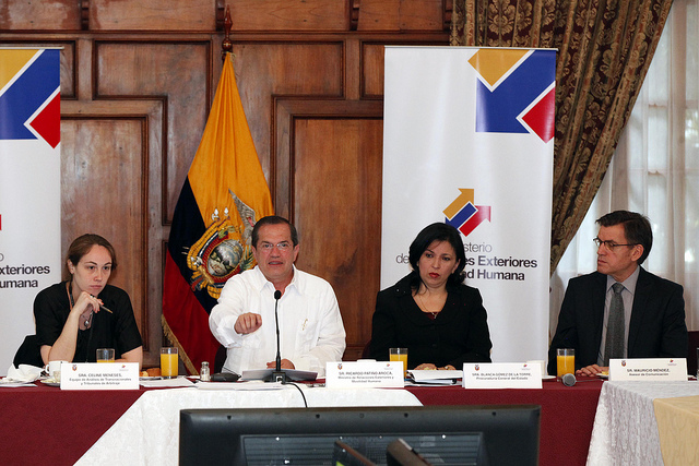 Patiño dijo que Ecuador podría quebrar si el Estado paga la multa de Chevron