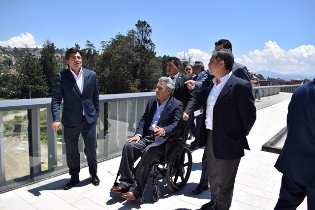 El presidente Lenín Moreno recorre Cuenca en sus fiestas