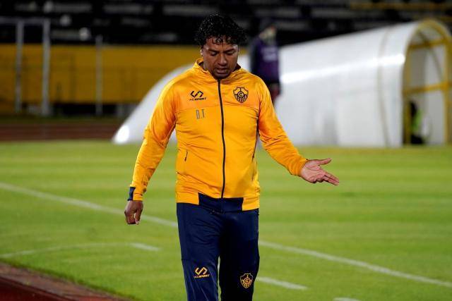 'Está muy bien que les nieguen la nacionalidad por servicios relevantes', apunta Franklin Salas