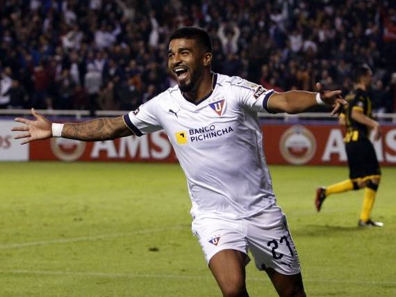 Rodrigo Aguirre celebrando un gol de LDU. FOTO: API