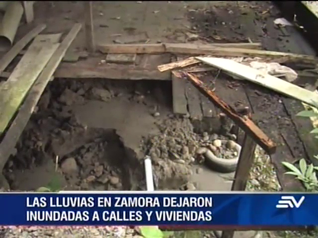 Lluvias en Loja y Zamora provocan deslaves e inundaciones