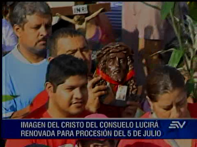 El Cristo del Consuelo se alista para la procesión por la llegada del Papa
