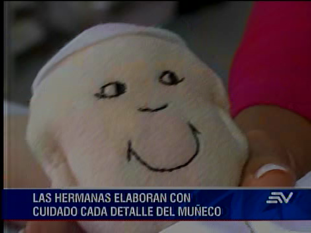 Hermanas Franciscanas elaboran el muñeco oficial del papa Francisco