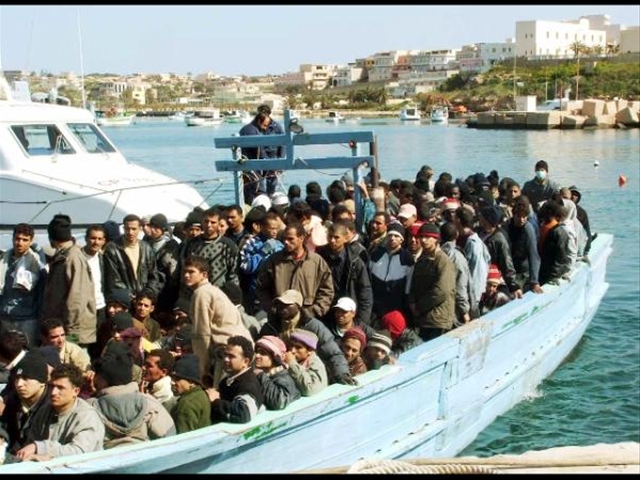 CE pide a Italia investigue condiciones inmigrantes y amenaza sanciones