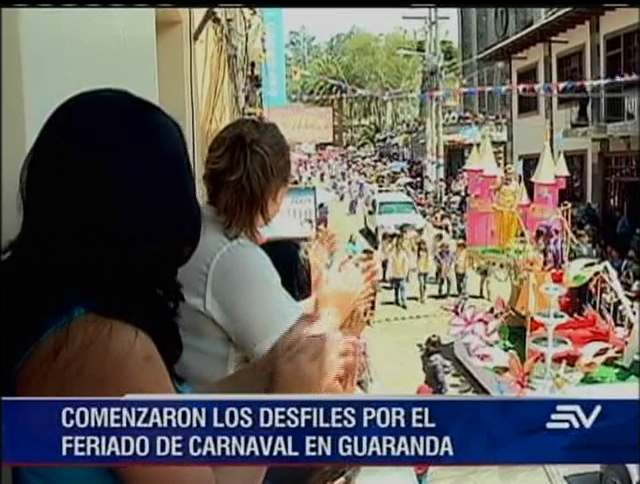 Guaranda vive el carnaval lleno de música y color