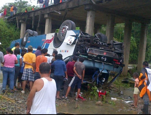 12 muertos deja accidente en la vía Bucay-El Triunfo
