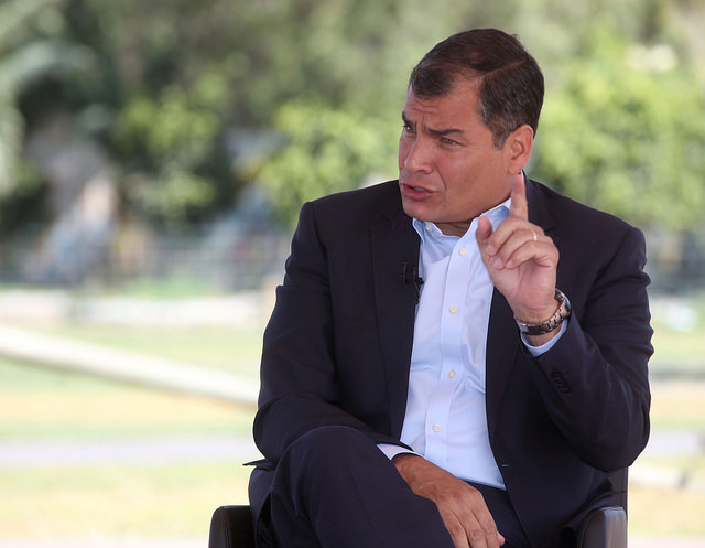 Correa insistió en que no mantendrá el subsidio al transporte público