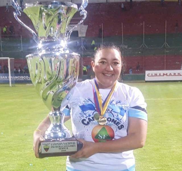 Mujeres se abren espacio en el fútbol ecuatoriano