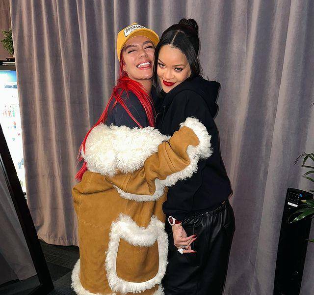 Rihanna habla español junto a Karol G: Así fue el inesperado encuentro 