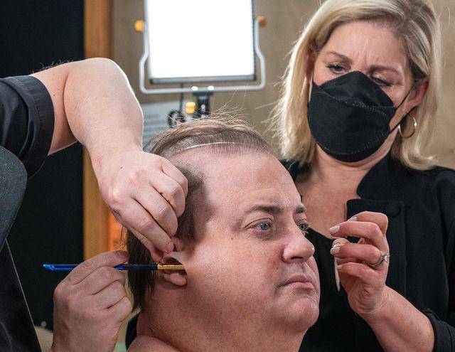 Brendan Fraser enfrentó largas horas de maquillaje para encarnar al padre de familia de la cinta.