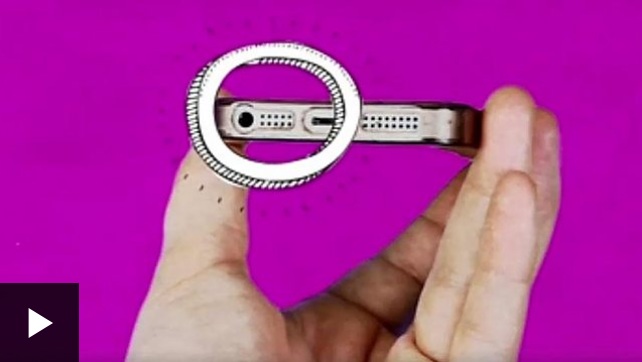 El sencillo truco casero para limpiar el agujero de los audífonos de tu celular