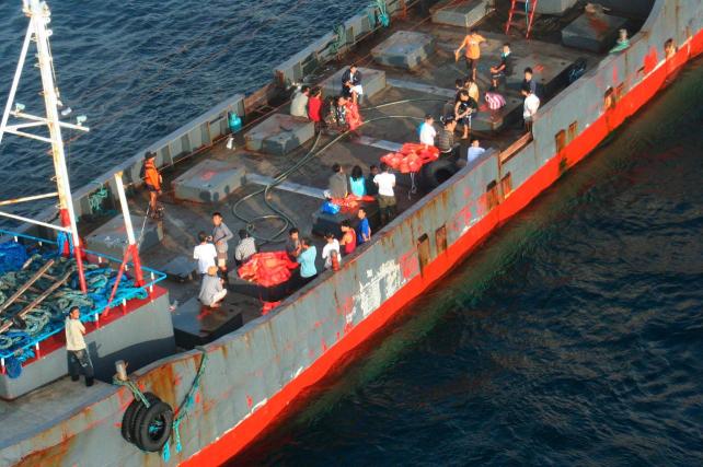 A dos se eleva número de víctimas en naufragio de Filipinas