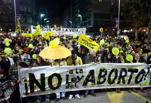 Proceso para derogar ley del aborto en Uruguay arranca con entrega de firmas