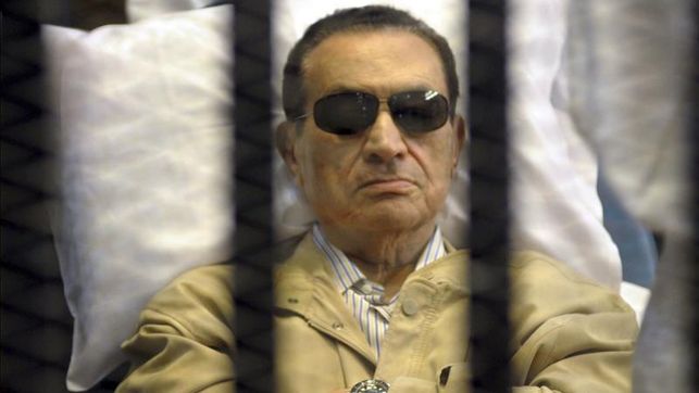 El expresidente egipcio Mubarak abandona la prisión e ingresa en el hospital