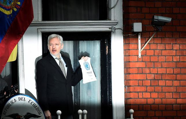 Assange entrega sus declaraciones completas a la Fiscalía sueca