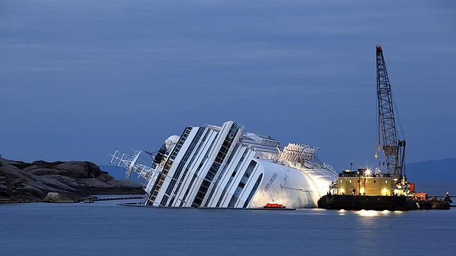 Familiares recuerdan a las víctimas del ‘Titanic’ 102 años después