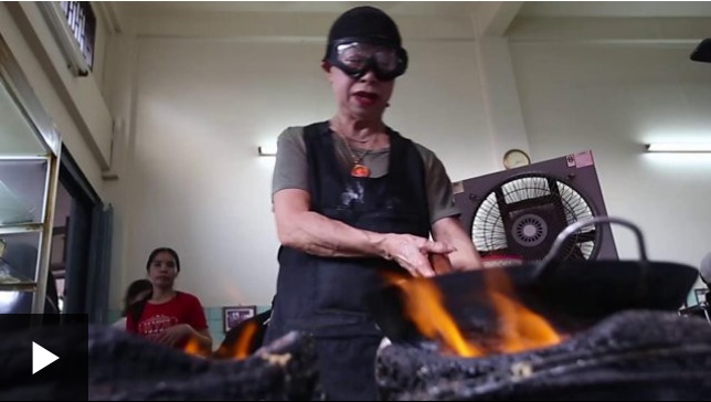 Sirve comida en un puesto callejero y tiene una prestigiosa estrella Michelin