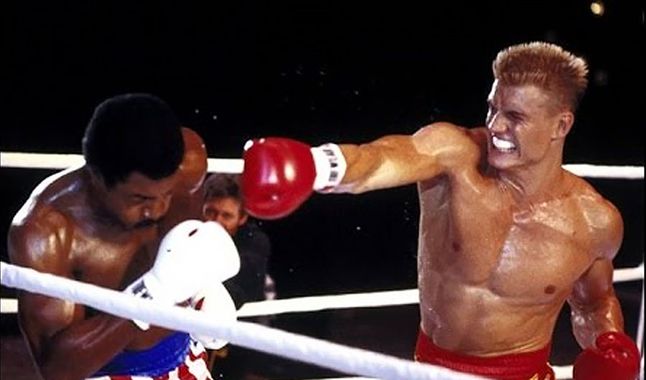 Ivan Drago y Apollo Creed protagonizan icónico encuentro