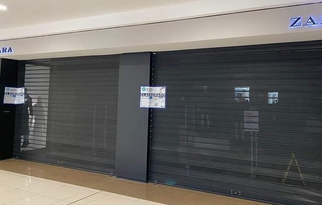 Clausuran tres locales de centro comercial en Guayaquil