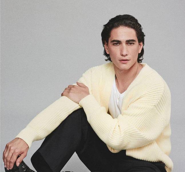 Enzo Vogrincic para Zara Man, luciendo tonos pasteles.