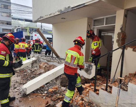 Imagen de la infraestructura de una casa que se vino abajo y causó la muerte de una persona.