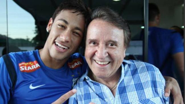 Brasileño Neymar conoce a &#039;Kiko&#039;, su ídolo de la infancia
