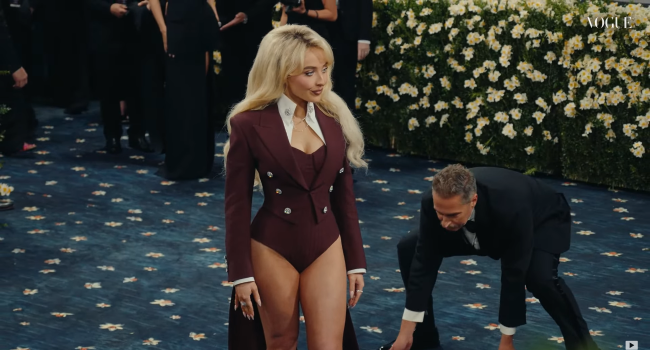 Sabrina Carpenter, un look sin pantalones