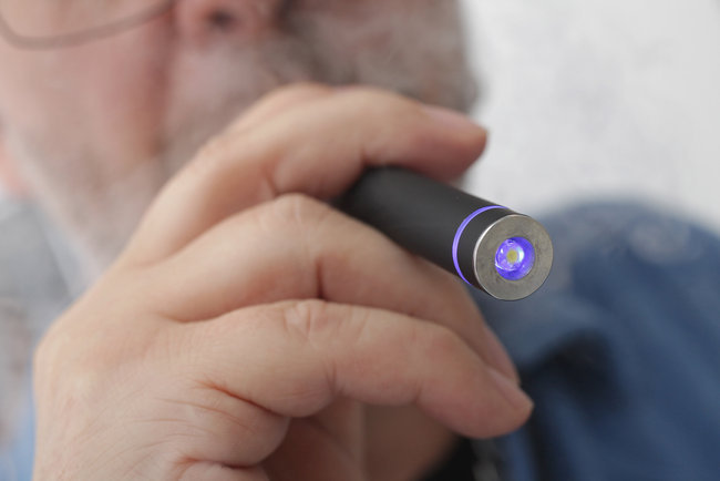 Los cigarrillos electrónicos no ayudan a dejar de fumar