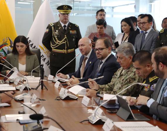 Quito, miércoles 21 de mayo del 2025 | La Comisión de Desarrollo Económico recibe al Ministro de Defensa, Jan Carlo Loffredo; al ministro del Interior, John Reimberg; entre otras autoridades, para hablar sobre el proyecto de Ley Económica Urgente.