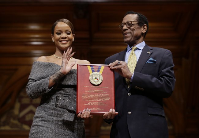 Rihanna encantada con premio de Harvard de personalidad humanitaria
