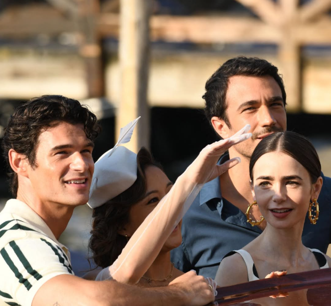 Emily Cooper (Lily Collins), y otros actores del elenco de la serie de Netflix, Emily in Paris