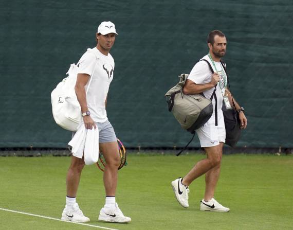 Rafael Nadal previo a un entrenamiento en Wimbledon, el jueves 7 de julio de 2022. (Adam Davy/PA vía AP)