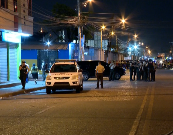 Las víctimas fueron interceptadas entre las calles Alberto Spencer y Daniel Comboni, en el Guasmo Sur.
